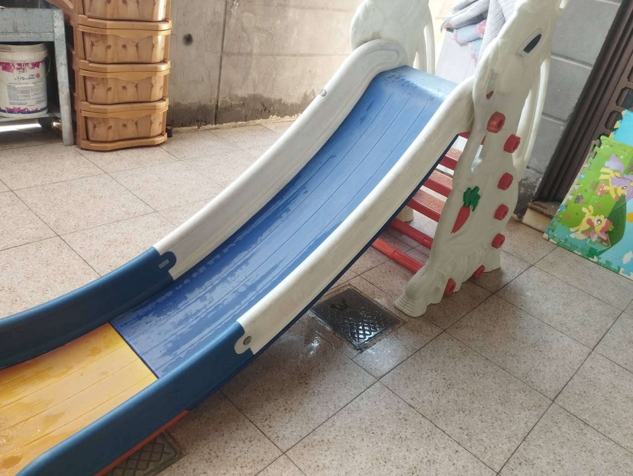 السلام عليكم
مزليقه للبيع 
السعر 150الف وبيها مجال بسيط 
للاتصال ع الرقم ***********
