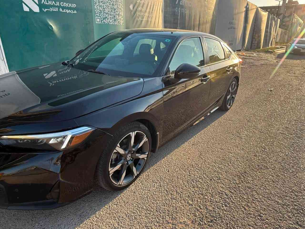 السلام عليكم للبيع او مراوس باقل هوندا سيفك سبورت تورنك هايبرد اعلى مواصفات حادث ضرر سطحي بين الباب والجاملخ رقم بغداد موديل 2025 لون اسود دخول بشهر 4 
مواصفات 
محرك 2000 هايبرد
شاشة دجيتل
كير اوتو
4 وضعيات قيادة
سستم صوت Bose
داخل جلد
شاحن وايرليس
حساس امامي خلفي 
رادار امامي
نقط عمياء
قيادة ذاتيه 
تحديد مسار
تدفئة كشنات
تخم تاير اصلي شركة ماركه Continental
فتحه سقف
مري كهرباء اشاره 
دخول ذكي ( بصمه يده باب وصندوق ) 
لايت وبك لايت LED
ويلكب كروم 
بدون ارباك 
عليه سبويلر من شركة YOFER
مكان السياره اليرموك للاستفسار *********** 
السعر 18700$$
