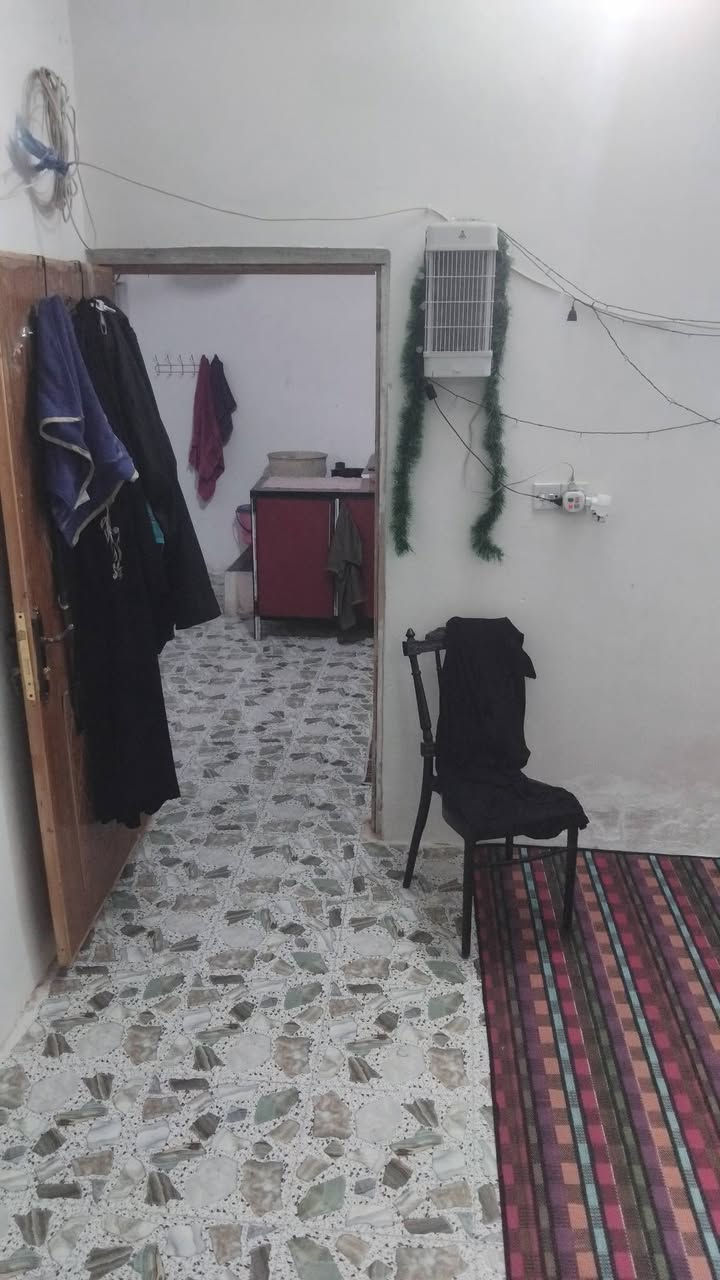 سلام عليكم عندي بيت 50متر للبيع كربلاء المقدسة بوبيات حي زهراء عامود سعر42وبي مجال 112)***********
