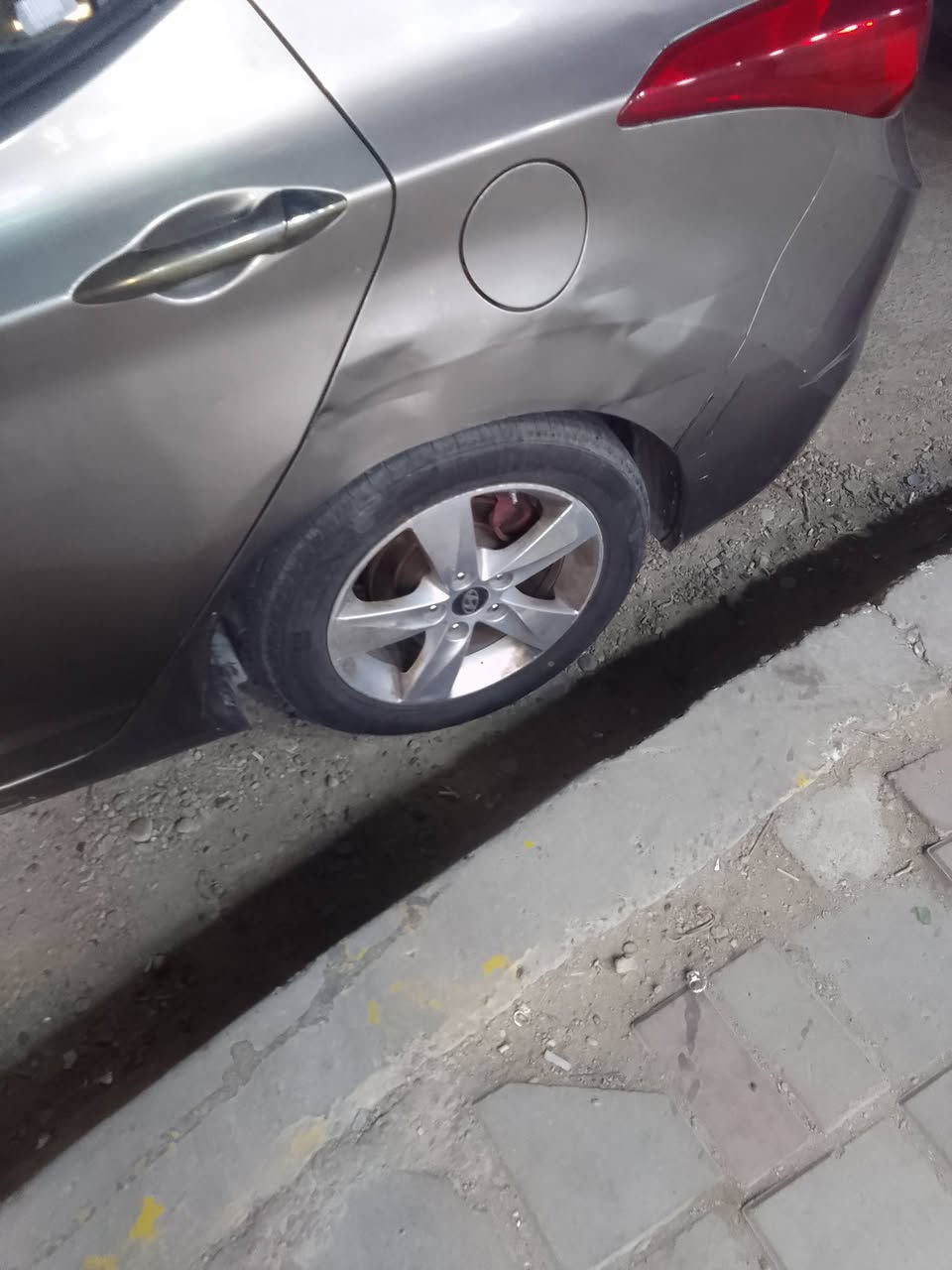 السلام عليكم اانتره للبيع بسمي مكاني المشتل موديل ١٣ محرك ١٨٠٠ السعر ٨٥ورقه امريكي بيه صبغ بنيد وجاملغ
