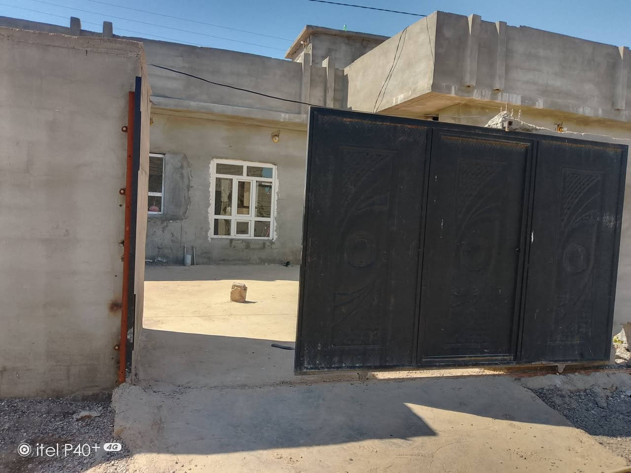 بيت للبيع الحويجه زراعي
حي المشروع خلف الخضر
مساحه 200
غرفتين نوم وهول ومطبخ وربعه 
السعر 30مليون وبيه مجال 
***********
