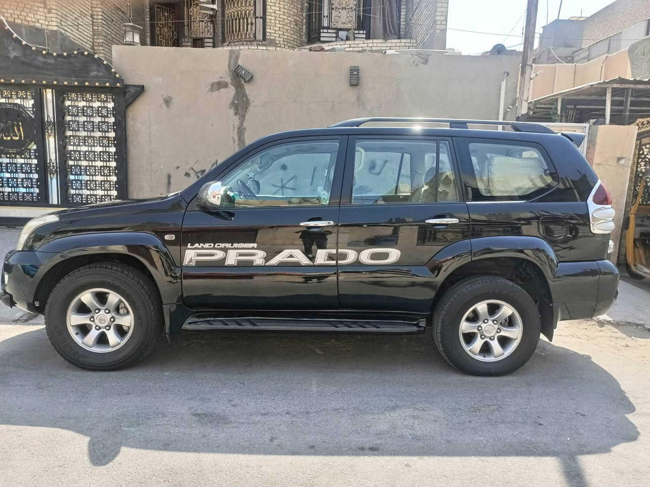 للبيع
سلام عليكم للبيع برادو 8.  فول 6 سلندر كويتيه رقم بغداد بسمي ..      مستعجل عل بيع     بل خير عل صير من نصيبه 
مكاني بغداد ***********.
