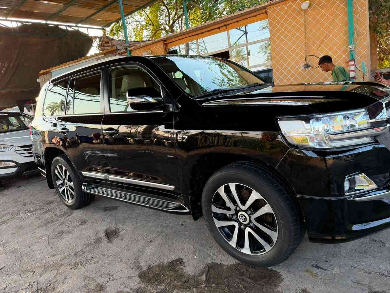 لاندكروزر 2019 (.  لكزس VXR ) 

ماشيه 162 ألف كم
رقم أربيل وباسمي
السيارة حيل نظيفة وكلشي عليها جديد
بيها شبر بالبنيد، بدون دواخل
المكينة والكير والحدادية كلها مكفولة
محرك وكير وواير بشرط مامفتوح
سنوية وهزة وكلشي جديد ومدفوع
السنوية باسمي بشرط التحويل والغرامة
السيارة ما بيها أي دينار مصرف من جميع النواحي
جميع التفاصيل ضمن شرط الفحص

السعر 🟩علق ستصل لك رسالة تتضمن السعر 
للتواصل ***********
