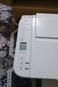 طابعه كانون بل لون البيض وياه كاترج ملون فقط وياه بند اوراق و يجي وياه...