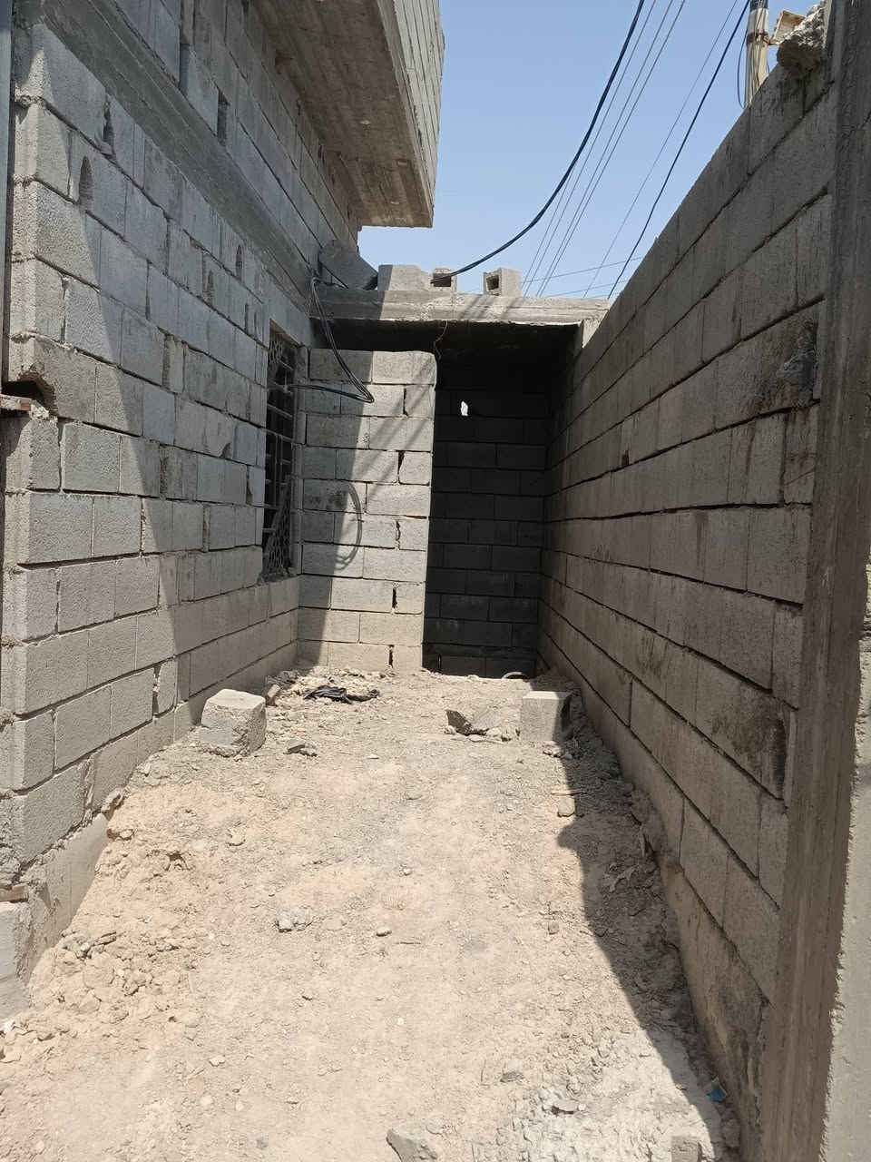 سلام عليكم يوجد هيكل كامل طابو سند 25 زراعي مساحته 200متر مكان ابوالخصيب طريق الصحراء يبعد عن الشارع المحكمه 250متر 
انطيك نسخه من الطابو ومكاتبه وكاله اسويلك سعره 75 وبيه مجال البيت يتكون من ديوان وغرفتين ومطبخ وصاله وصحيات داخليه وخارجيه 
رقم الهاتف ***********
