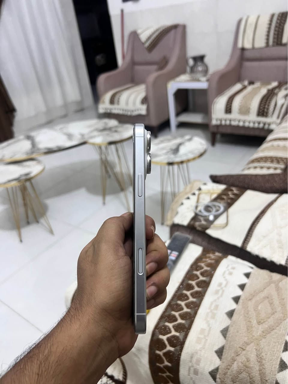 ايفون 16 برو ماكس ابيض نظيف حيل مابي اي شي ولا مبدل بيه شي الشحن ‎%‎94 ذاكرة 256 GB
للاستفسار : *********** الرمادي, الأنبار

نص مكتوب في الصور:
- النمط الداكن
- مشغل
- الإضاءة الدافئة
- متوقف
- انسجام اللون
- 23:24 61 حالة البطارية > حالة البطارية عادية تعمل بطارية iPhone هذه على النحو المتوقع. حول البطارية والضمان... الحد الأقصى للقدرة 94% هذا قياس لقدرة البطارية مقارنة بقدرتها عندما كانت جديدة. قد تتسبب القدرة المنخفضة بتقليل ساعات الاستخدام بين عملية الشحن والأخرى. عدد الدورات 322 هذا هو عدد مرات استهلاك iPhone لققدرة البطارية. معرفة المزيد... تاريخ التصنيع نيسان 2025 أول استخدام تموز 2025