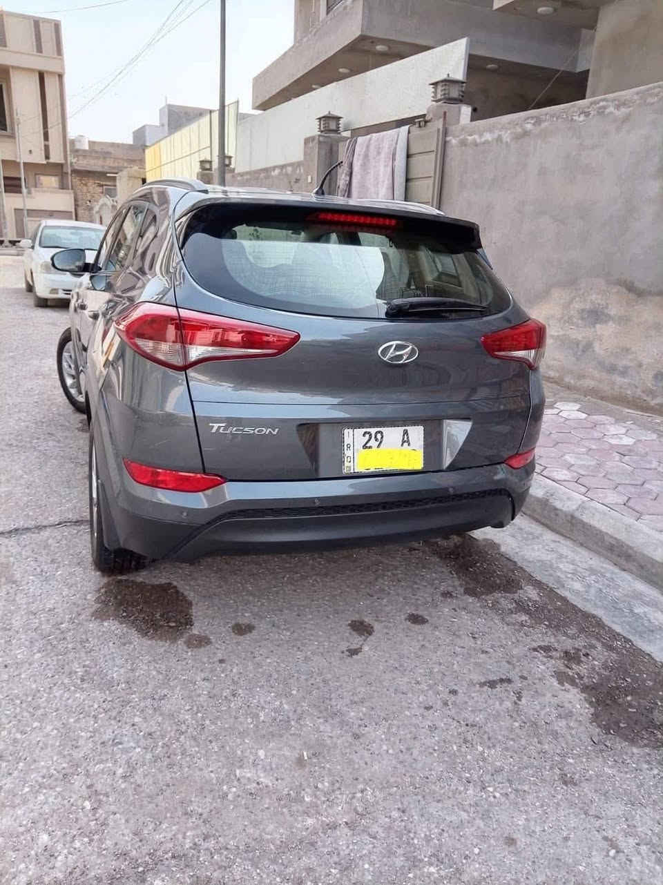 السلام عليكم توسان موديل ٢٠١٨ خليجي بيها رشات الكويت سونارها منشور مع الصور رقم واسط الجديد باسمي ماشيه ٢١٧ السياره جدا نظيفه مكينه ٢٠٠٠ دوش تبريد قطعتين مري شفط تحكم استيرن لد نهاري ولد ليلي تخم تاير جديد ارضيه مغلفه جلد السياره بالكوت مركز المدينه السعر المطلوب ١٥٧$ ***********
