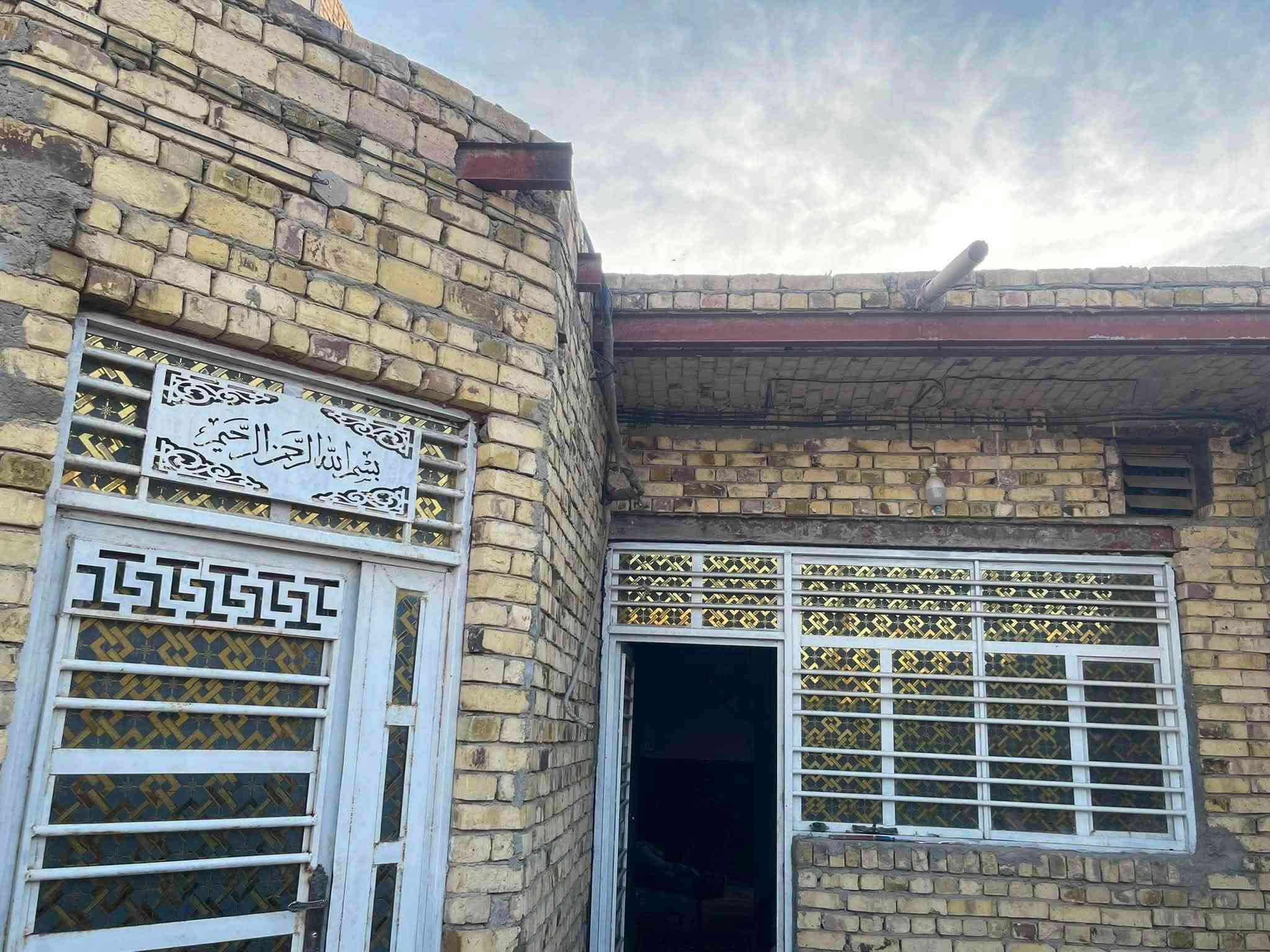 🏠 بيت للبيع – حي الوحدة الرابعة
📍 حي الوحدة الرابعة – قرب جامع الإمام الرضا
📐 المساحة: 150 م²
📏 الواجهة: 7.5 م × 20 م
🏗️ سنة البناء: 2023

🔹 غرفة نوم
🔹 استقبال
🔹 معيشة
🔹 مطبخ
🔹 منور
🔹 حمامات داخلية وخارجية
📜 طابو صرف

💰 السعر: 115 مليون دينار عراقي

📱 واتساب: ***********
