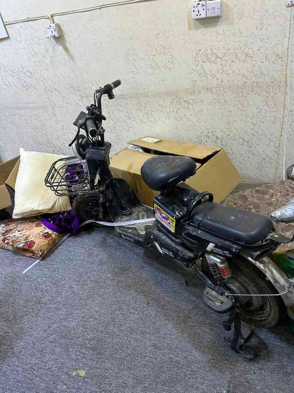 للبيع سعره ١٠٠الف
فقط اتصال مامتواجد بالانترنيت ***********
