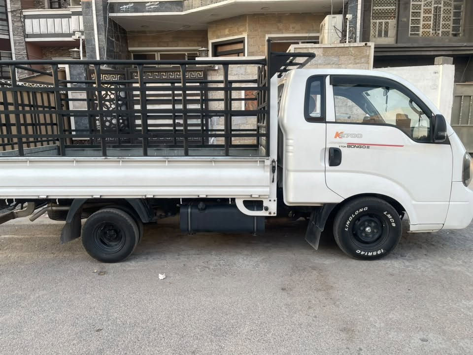 كيا حمل 2700مديل 2020
ماشية 100 الف حقيقي 
تخم تاير جديد غرفه جديدة مغلف ارضيات وقمارة باتري جديد 
محجر جديد مابيها خياس نضيفه السيارة
اخوان سونارها موجود واكع باب على الربع بيها بارد وشوية بلتكمة 
واكو صبغ موضح بلباب اثر شخط فقط صبغ يعني مو ضربة 
تفاصيل السيارة كامله الي تعجبه كل الهلا بي 
رقم بغداد باسمي 
تبريد اول دقيقتين سشتغل بارد بعدين يفصل ماعرف شنو الخلل 
سعرها 125 وبيها مجال للشراي 
سيارة كامله مكملة مال جناي 
مكاني بغداد حي الجهاد 
***********
موجود واتساب
