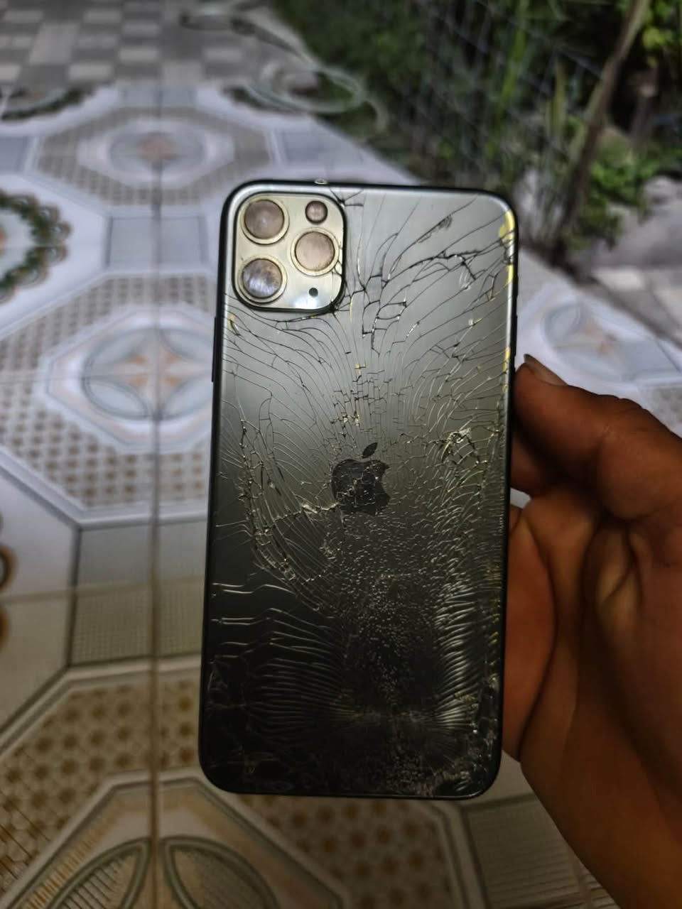 ١١برو ماكس ذاكره ٢٦٥ بطاريه ٧٢ جهاز وتر ما مفتوح بلادي بس ضرره هذا الكسر الي بضهر سعر ٢٥٠ قفل رقم ***********

