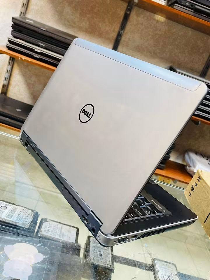 Dell latitude E6440 

Core i5 4210m
Ram 8G Ddr4
Ssd samsung pm810 256 sata2.5 
Gpu 2G amd radion hd 8690m + 2G sher 
Size 14.3 الرفاعي, ذي قار
