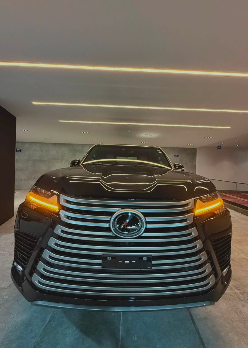 لكزس LX600 • ٢٠٢٣ • ٤٥ ألف كم