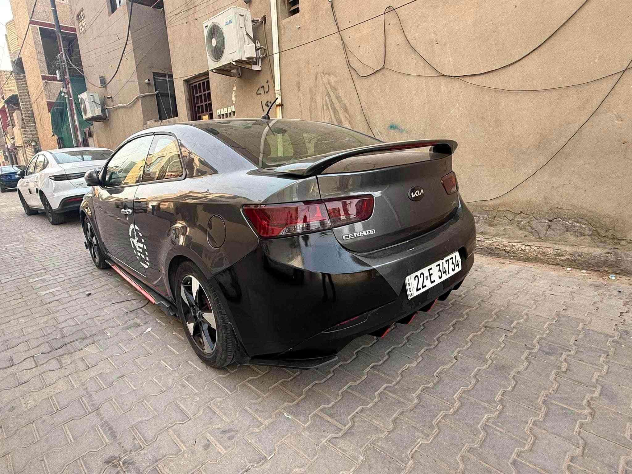 سلام عليكم

كيا سيراتو تك باب كوبيه موديل 2013 🏎️
رقم أربيل 
السياره فوووول مواصفات 
فتحه بصمه تشغيل بصمه ابواب شفتات ستيرن 
اشاير بل مري 
مكينه 1600 دوش 
صدر امامي خلفي جديد  
ماشيه 110كم 🛣️🛣️

السياره كير ومحرك وتبريد وكهربائية كوله كفاله مابيه اي شي نقص 
 بيهه صبغ ٣ قطع بس ابيعلك احزام 
مكان لسياره بغداد حي القاهره 

السعر ٧٠

***********
