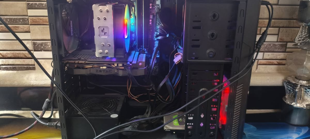 سلام عليكم pc للبيع السعر (500) وبيه مجال  تحتوي على حساب ستيم بي ٤٠٠٠ لعبه جميع الالعاب تكدر تنزله مجاني ملحاقاته شاشة asus 100 hz كيبورد لد ماوس لاسلكي سبيكر سماعات زوج جوستكات xbox 360 كارت الشاشة بي مروحه وحده واكفه ولا مآثره ع الأداء واذا تحب اشوف الأداء عندي قناة ع اليوتيوب راسلني وادزلك الرابط  اذا شراي تعال للبيت شغل وافحص واقتنع وشايف كل الخير
مكاني محمودية ناحية الرشيد 
للاتصال 
***********
***********
المواصفات :

(GPU): GTX 1060 6GB AMP EDITION

(RAM): 16GB (2X8) ddr4 

(Motherboard):MsiZ390

(STORAGE): SSD 256GB + 1TB HDD

(Cooler):Deepcool AG400

(PSU):750W

(Monitor):ASUSMonitor FHD (1920x1080) 100HZ

(CPU): Ci3 8100 3.6GHz

(Operating system): windows 11 pro
الالعاب الي بيه 
euro truck simulator 2
Forza horizon 6
tennis 4
MxGP 2024
efootball 2026
Pes2021 updet 2026
Battlefield 5
Gta 5 محدثه بجميع السيارات اكثر من ٦٠٠ سيارة جديده
efootball2027
Battlefield 2
Call of duty wwii
RALLY DIRTY.2
CROSSA RALLY
ASSETTO CROSSA 
Mx vs Atv .
وجان بيه فيفا ٢٣ حذفته بالغلط 😅

سلام عليكم pc للبيع السعر (500) وبيه مجال  تحتوي على حساب ستيم بي ٤٠٠٠ لعبه جميع الالعاب تكدر تنزله مجاني ملحاقاته شاشة asus 100 hz كيبورد لد ماوس لاسلكي سبيكر سماعات زوج جوستكات xbox 360 كارت الشاشة بي مروحه وحده واكفه ولا مآثره ع الأداء واذا تحب اشوف الأداء عندي قناة ع اليوتيوب راسلني وادزلك الرابط  اذا شراي تعال للبيت شغل وافحص واقتنع وشايف كل الخير
