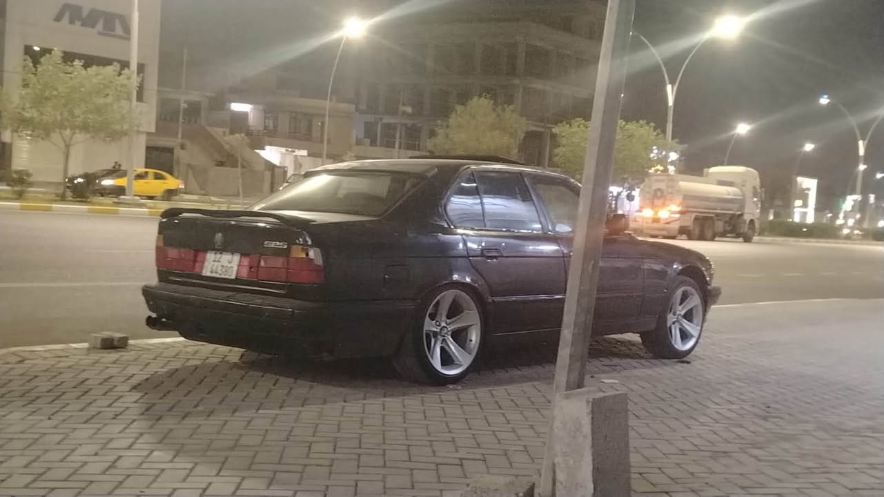 سلام عليكم بي ام  1993 525 كير عادي رقم موصل مشروع وطني سنويه جديده 2030 دفتر بانزين موجود كير محرك اكسل كامل شرط دواخله نظيفه تبريد شغال سياره فول فول سلايت تاخم تايرات و وياله جديده سياره قماره مكصوصه و يحتاج صبغ ابيع عل هذه حال و سعره مناسب حيل 38 وبي مجال حك جيه *********** ما اراوس بس ابيع مكاني كركوك
