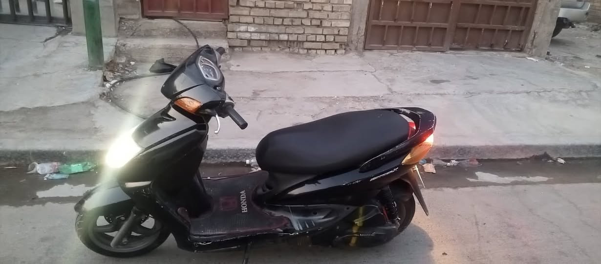 السلام عليكم سكنس نثيه للبيع دراجه كامله ع اخر حبايه مكينه مكفوله بلادي تجي وتفحص اشاير سلف هندر دراجه نوزل،، لايت عالي  تجي كبل تنكر سويج وتطلع مكينه ناعمه تخبل وخير من الله معدلها فول السعر ((٤٠٠))وبيها مجال شي بسيط واني خادم مكاني لامين الثانيه ***********
