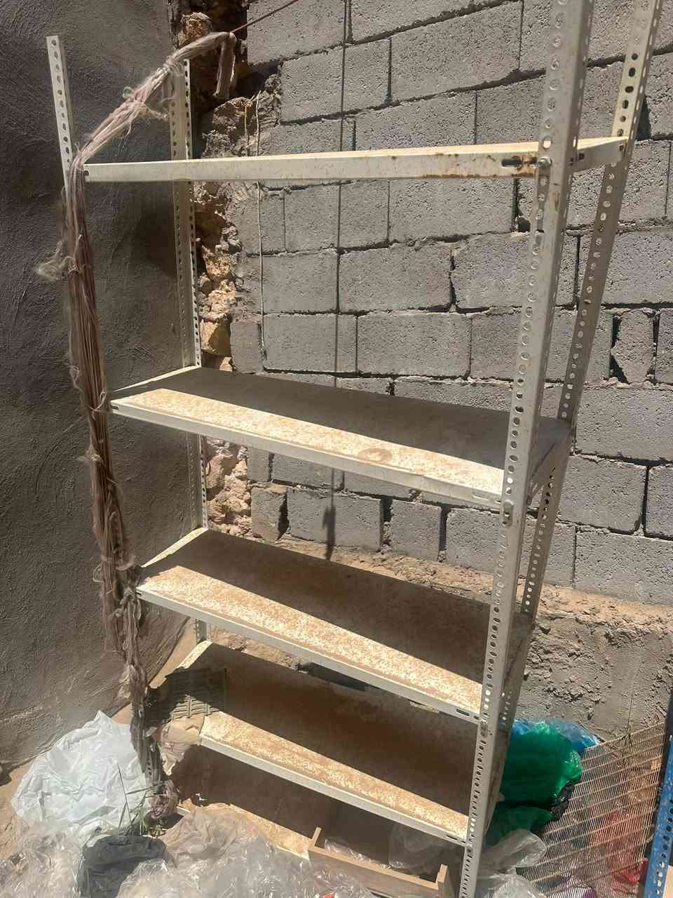 فاترينات عدد 4 3 حديد 1 المنيوم رف عدد 2 ميز حلويات
كلهن 100 الف
***********
