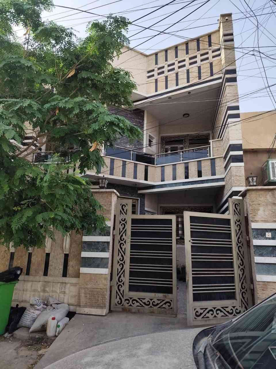 للبيع ١٧٦ متر 
واجه ٨ متر نزال ٢٢ متر 
طابقين ونصف ( شقة بالطابق الثالث )
٥ غرف نوم سويت 
الموقع حي التجار 
للإستفسار 
***********
