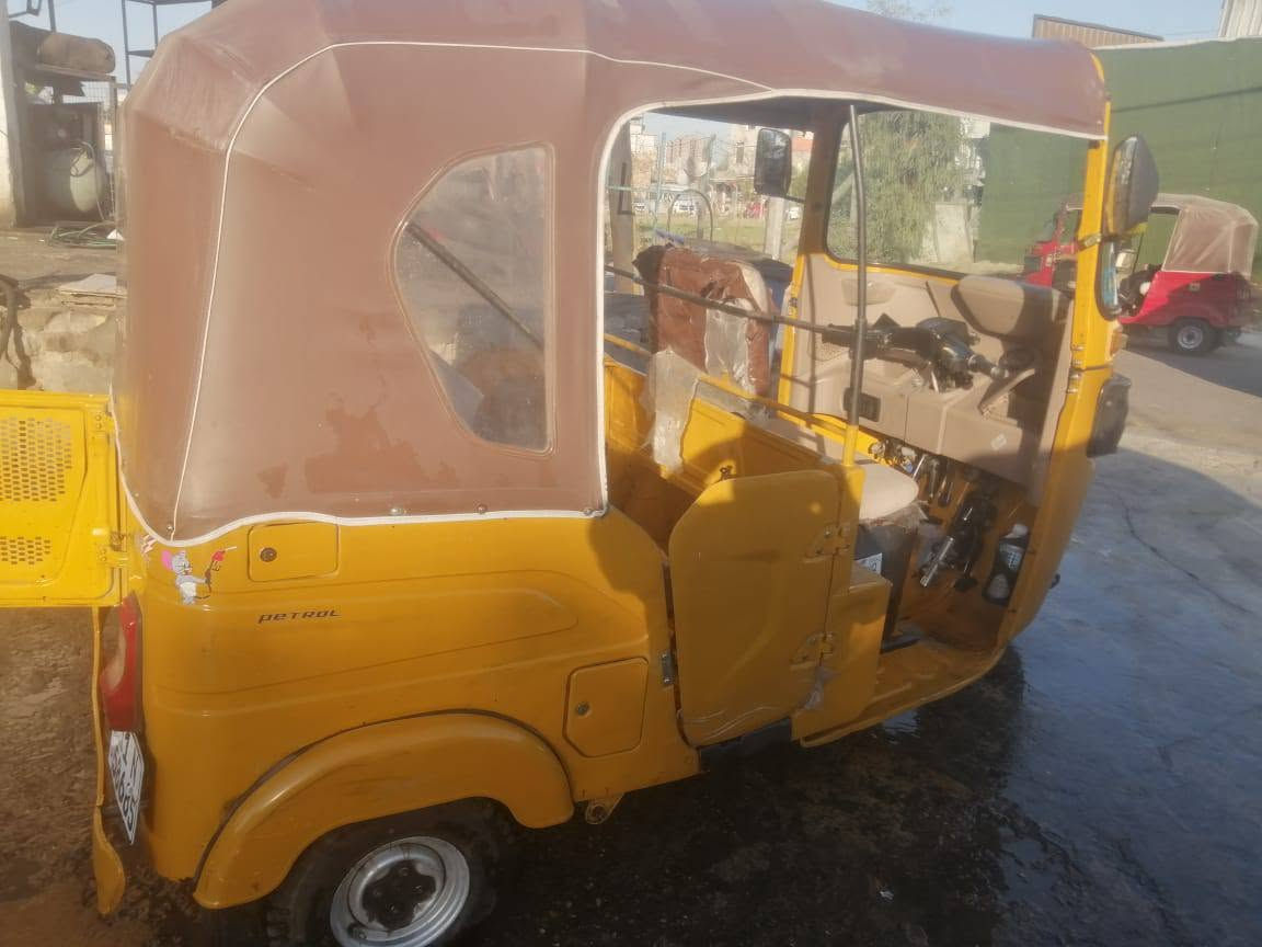 تكتك موديل 2021 كشر نضيف محرك مكفول 
سعر 7800وبيها مجال بغداد الحريه***********
