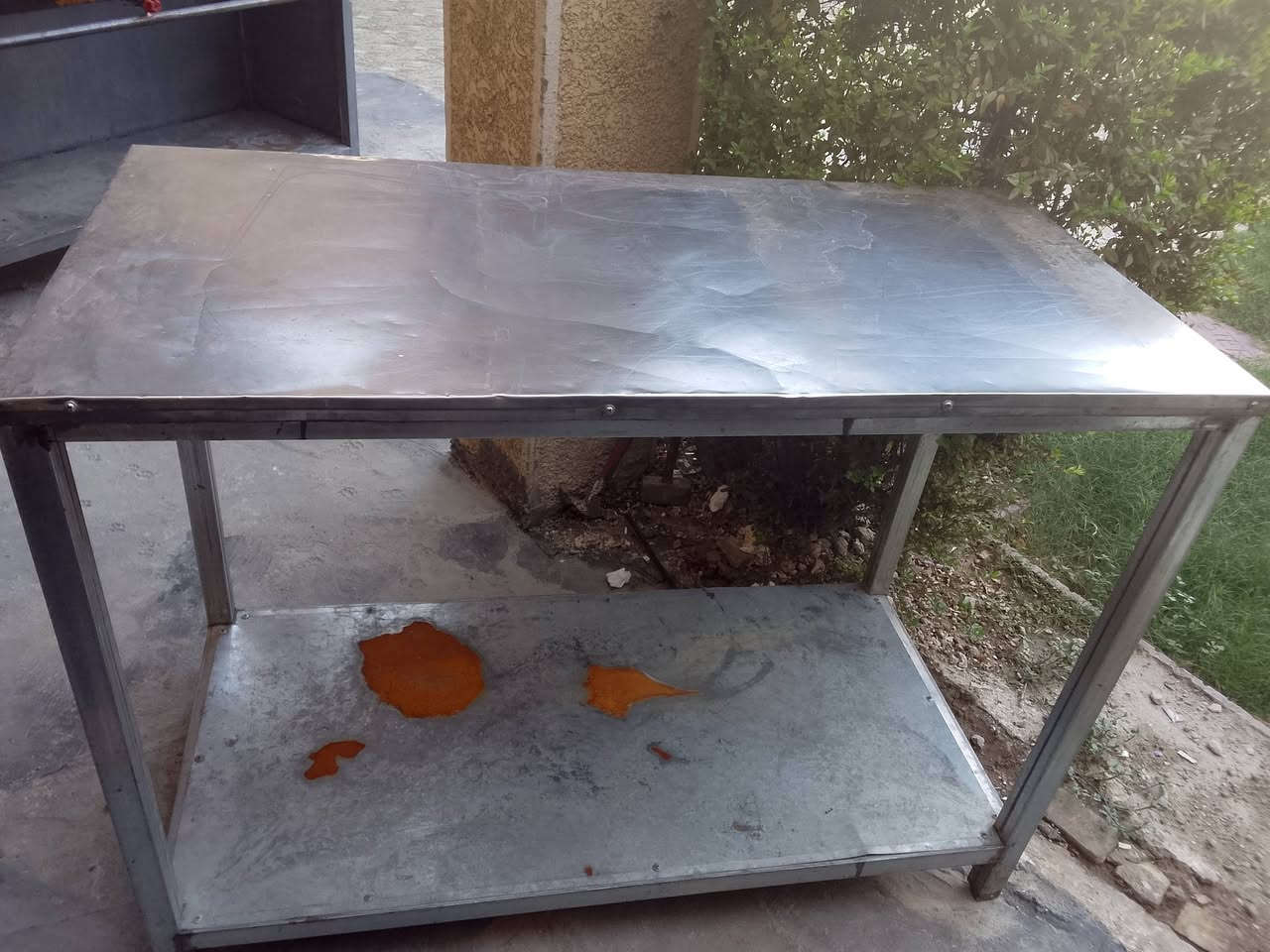 السلام عليكم
شوايه دجاج 6 شيش ممستخدمه قليل 450 
حمايه غاز 5 بلانكات 300
طباخ 3 عين 150
ميز متر ونص 100
المكان الدوره للتواصل على الرقم واتسب ***********

او الاتصال 

***********
