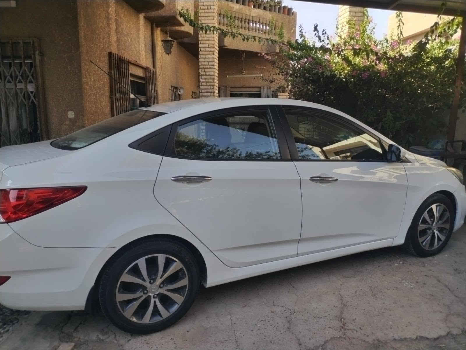 اكسنت 2015 خليجيه..
رقم بغداد باسمي..
السياره كفاله لا ضربه لا تبديل ولا تعديل للامانه صار بيه جوه الرقم الخلفي صبغ اثر شخط مال خباثه..شي قليل لان فقط بل السونر يبين
السياره كفاله من محرك كير تبريد برغي مفاتح بيه
ماشيه فوك ال100
اني جانيه قبل 4 سنوات وكلش نظيفه وجديده
جاهزه مخال بيه اي نقص
للبيع مكاني بغداد الكرخ حي الاعلام.. ***********..
