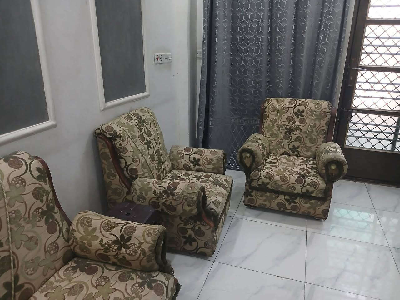 السلام عليكم
تخم قنفات نظيف جدا عشرة مقاعد 
العنوان كاظمية جكوك قبل حسينية قمر بني هاشم 
للاتصال
*********** واتس أب أهلا وسهلا بيكم
السعر ٢٢٥ الف
