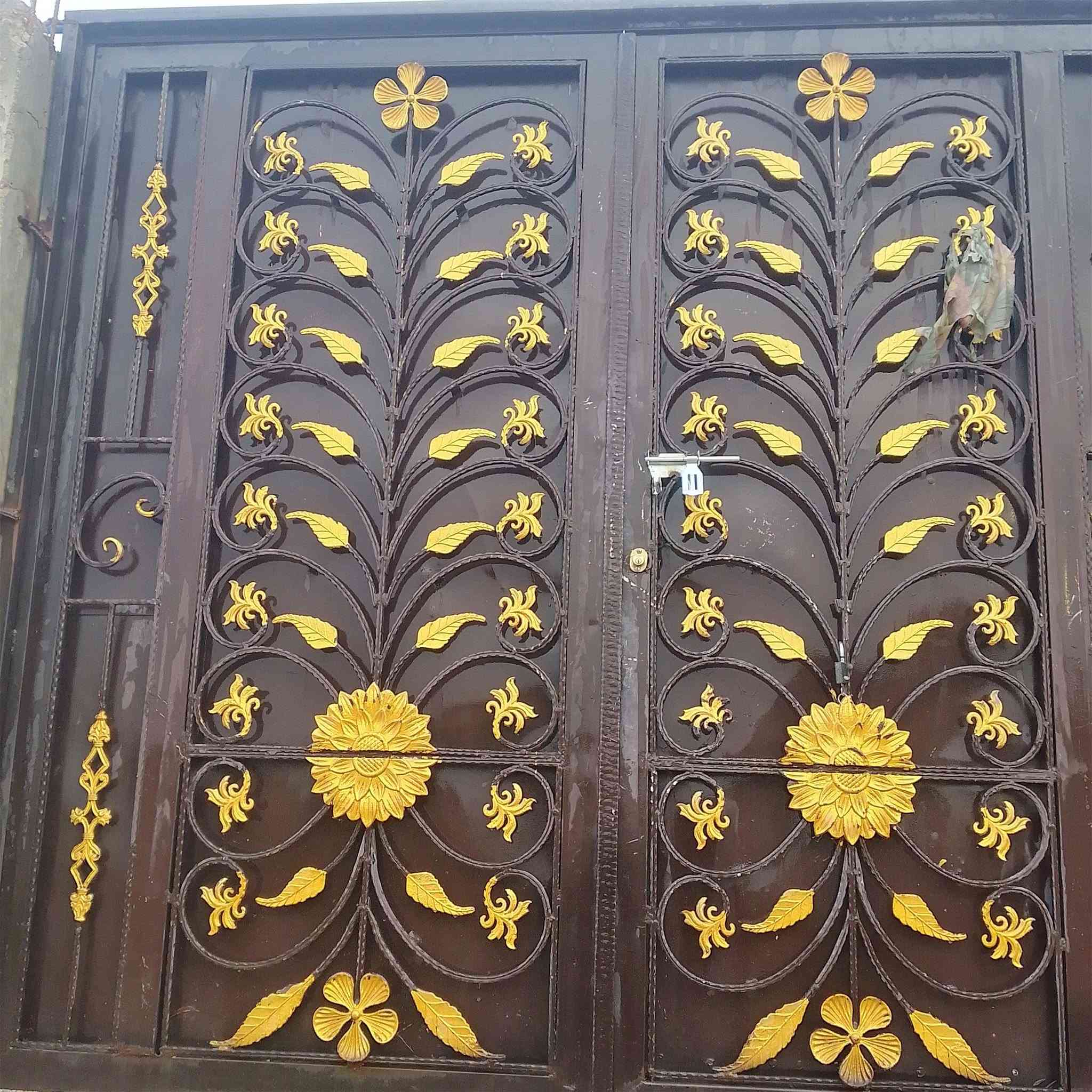 باب • نظيف • ٢م٥٠×٢م٦٥