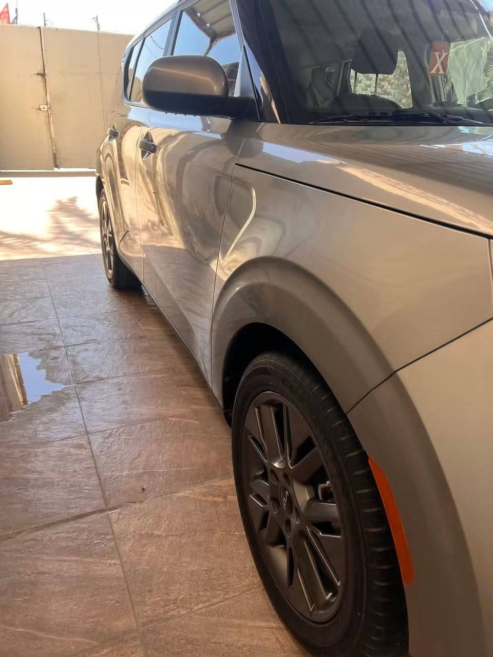 السعر ١٣٧للاتصال واتس ***********
صول ٢٠٢٢ بدون صبغ بدون حادث فقط بارد بسيط جدا حافه الباب كفاله عامه كلين أربيل كله جديد ارقام وسنويه فحص هزه مواصفات السيارة فوول 
بصمه
تشغيل عن بعد
فتحه
كشن كهرباء 
شاشة كبيره
تدفئه الكشنات 
رادار
كل المواصفات بيه جديده جدا 
مكان السيارة بابل
