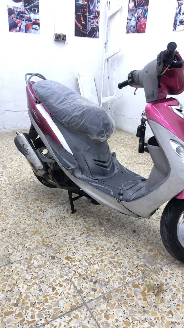 سلام عليكم ماكس قجمه لون مميز  للبيع الدراجه كفاله من مكينه كهربائيات كله شغاله صالنصه   S-RZ دهن كله ام زويل 
مكاني البصره جمعيات شارع التربيه السعر 800 
***********
