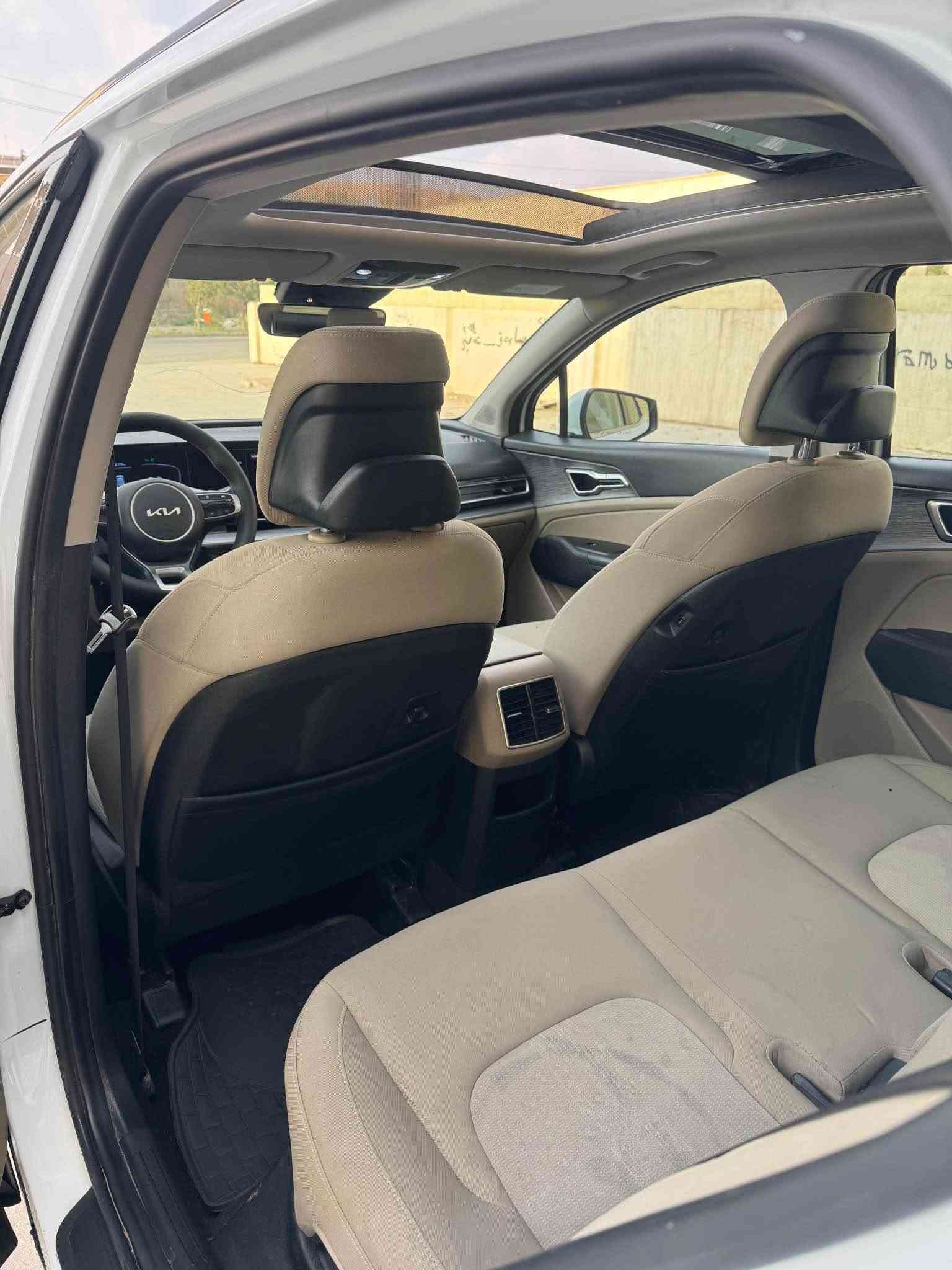 Kia Sportage 
کیا سپۆرتاج ٢٠٢٤ فول مواصفات 
خەلیجی سفری ئێرەیە
رەنگی سپی بەفری 
59,000km  کم ڕۆشتوە 
فول مواصفات 
پانۆرامە - گوشین هیتەر - سوکان هیتەر - بەسمە و شغال - ٣ مۆدی رۆشتن - سندوق شفت - ڕادار - کامێرە و حساس - لایت لید 

گێر و مەکینە و کارەبایات بە شەرت 

١ دەرگای پشت سایەق بە بیلادی شەریکە گۆڕاوە 
٢ بست بۆیاغی هەیە لە چاملغی پشتەوە 
٢-٣ جێگا تعدیل ساردی پێوەیە 
ئێرباگ هیچی نەتەقیوە 

سعری 198$ وەرەقە و مەجالی فرۆشتنی تێدایە 

رقم مۆبایل + واتساپ + ڤایبەر 
*********** شقلاوة, أربيل
