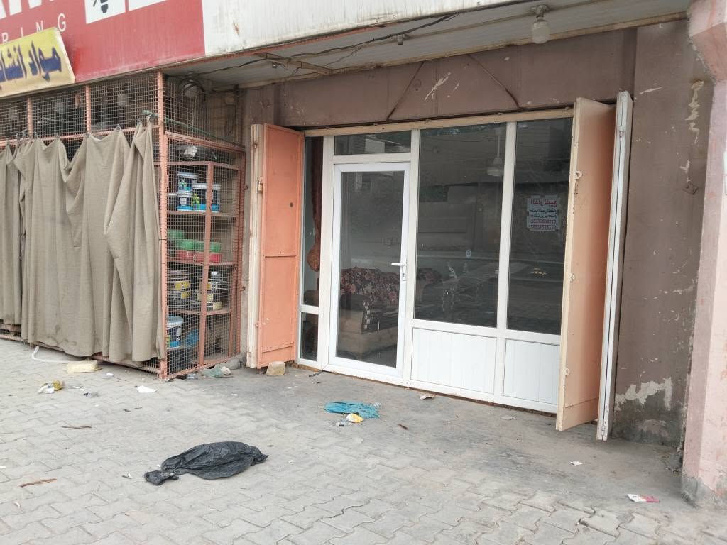 محل الايجار يصلح محل يصلح مكتب على الشارع الرئيسي شارع الشوون مقابل ثانوية المتنبي الاهلية للبنات عرض 3.5 متر ونزال 6 متر جاهز من كلشي 
*********** حلة, بابل
