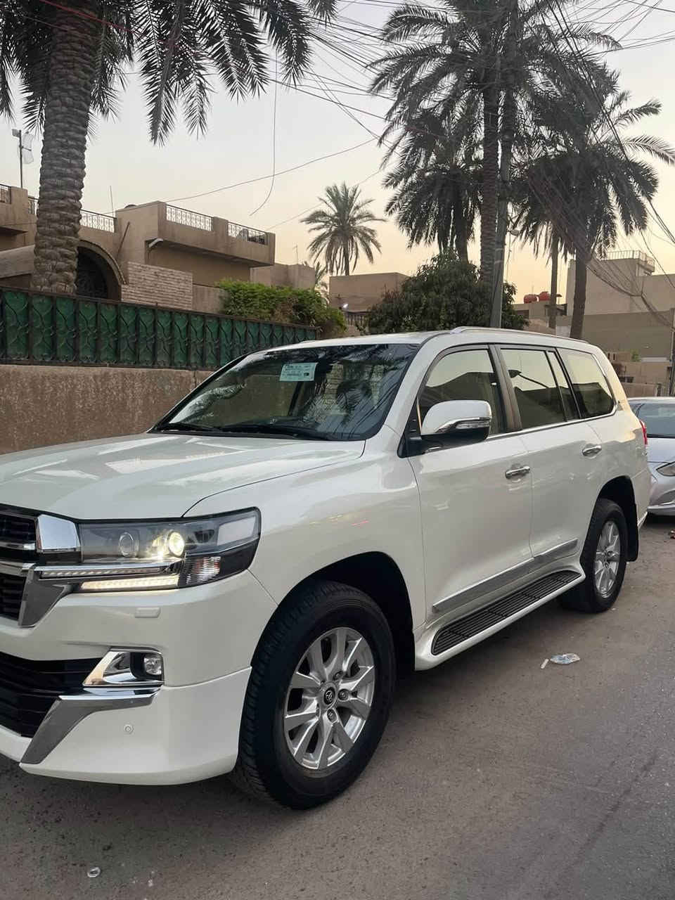 السلام عليكم ورحمته الله
للبيع لاند كروزر موديل ٢٠١٦ 

ساز باب اول فول مواصفات 

سلات كهرباء فتحه 

كشنات كهرباء 

 تبريد مركزي ٣ قطع 

نقطه عمياء 

كامرا اصلي 

فور ويل درايف دفع رباعي 

كشنات جلد اصلي 

بعد بيها هوايه مواصفات 

محرك ٦ سلندر مكفول ع شركه كير مكفول صدر جديد 

تراي وسياقه زيرو 

غرفه جديده كلش 

ماشيه قليل ستخدام شخصي 

٨٠ km اصلي بيها صبغ  اربع قطع ونص دولي جديد تحويل مباشر 

سعر ٣50ورقه مكان سياره بغداد 

***********
