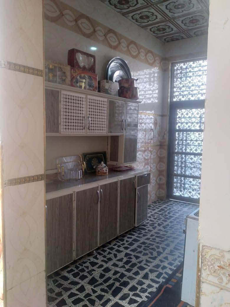 بسـم اللّـه الرحمٰـن الرحيــم
‏
‏ منزل  للبيع في (الفلوجة) منطقة ال (  23
‏قرب شارع 40نافذ عليه
‏🔻التفاصيل🔻
‏جنس العقار     { ملك صرف }
‏اسم الحي       { توزيع جديد 
‏المساحـة         { 125م } وجه " 6.25م " × نزال " 20م "
‏عرض الشارع   { 15}
‏
‏عدد الأدوار     { طابق واحد }
‏المحتويات⬇️
‏{ استقبال + صاله + مطبخ + غرفة نوم واحده + مجاميع صحيه داخل وخارج}
‏💵السعر المطلوب هو (  73مليون  )قابل للتفاوض
‏
‏👇للاستفسار الاتصال على👇
‏( ***********
‏
