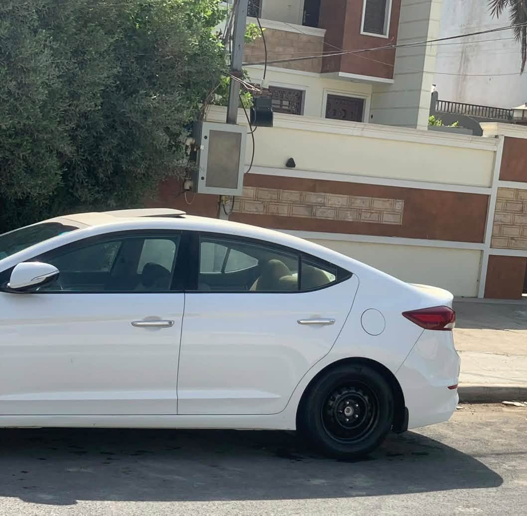السلام عليكم الانترا 2018 سوبر فول الفول خليجي ماشيه 190 سيارة جاهزة مابيها اي نقص
بيها صبغ دعاميات اثر شخوط ومصورهم والبنيد صبغ وهم مصورة قبل الصبغ السعر 145 وبيها مجال شي بسيط 
للاستفسار ***********
