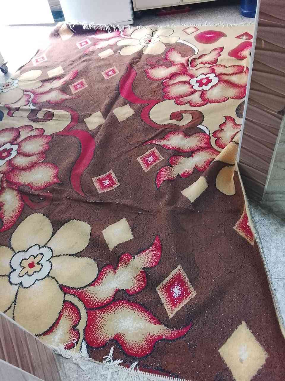 زوليه للبيع نضيفه قياس أربعه في ثلاثه العنوان حي الجامعه شارع سوات ا***********لايوجد خاص السعر 25الف
