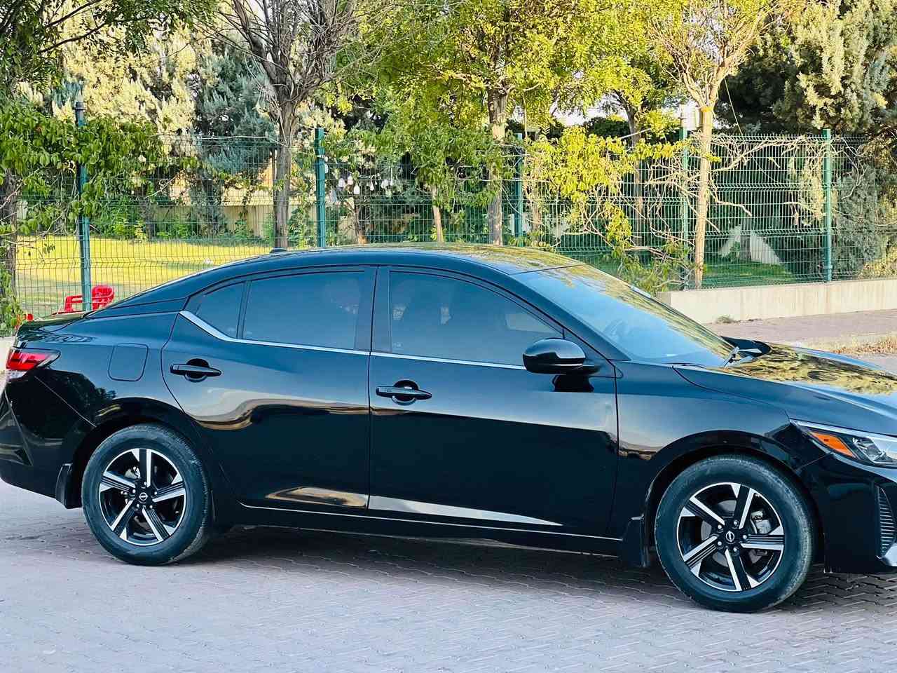 ﷽❤️🤲🏼

🚘NISSAN SENTRA SV 2025

•لون سيارة اسود🖤
صبغ شبرين بونيد اشويل تعديل
• محرك 2.0 لتر 4 سلندر
• قوة 149 حصان
• قير Xtronic CVT أوتوماتيك
• دفع أمامي FWD
• استهلاك اقتصادي يصل إلى 40 MPG على الطريق السريع
• جنوط ألمنيوم 16 إنش
• Intelligent Cruise Control
• Nissan Intelligent Key + تشغيل Push Button
• Nissan Safety Shield 360
•كشن+سكان هيتر👍
• نظام تحذير النقطة العمياء
• تحذير حركة المرور الخلفية👍
• فرملة طوارئ أوتوماتيكية مع كشف المشاة
• تحذير مغادرة المسار👍
•مكان سياره عقرة معرض گولان تجارة سيارات دبي
• High Beam Assist
• ABS + EBD + Brake Assist
• فرامل ديسك أمامية وخلفية👌
• كاميرا خلفية
• مقاعد قماشية Premium Cloth حسب التجهيز👍🏻
• شاشة ترفيه واتصال Bluetooth
• Apple CarPlay وAndroid Auto حسب التجهيز/الحزمة
• تحكم بالمناخ حسب التجهيز👍🏻
• سعة 5 ركاب
• سعة شنطة تقريباً 14.3 قدم³
•سعر128 مجال بصيط للطيبين☺️
⭐ SV تعتبر من أفضل الفئات من ناحية التجهيزات مقابل السعر، ومناسبة للاستخدام اليومي والاقتصاد بالوقود.

📞 للاستفسار عن السعر والتفاصيل، تواصل معنا.📲
*********** وات ساب على رقم
ملاحظة: بعض التجهيزات مثل الشاشة الأكبر، التشغيل عن بُعد، المقاعد المدفأة وغيرها تعتمد على الحزم الاختيارية والسوق الذي جاءت منه السيارة. اكر, نينوى

