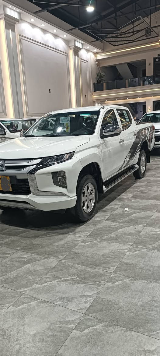 قەزافی2020دەرەجە دوو 97هەزار ڕۆیشتوە سەیارەکە یەک دەستە لە سەر بیلادی ماوە یەک تەحدیلی لە دەرگای بۆدی هەیە سەرە چاملغی سایەقی 5پەنجە سارد و کارتە سەنەوی 4مانگی ماوە گیڕ مەکینە ئەکسل توندۆڵی هەموی بەشەرت ***********واتس ئاب و ڤایبەر zin *********** سوران, أربيل
