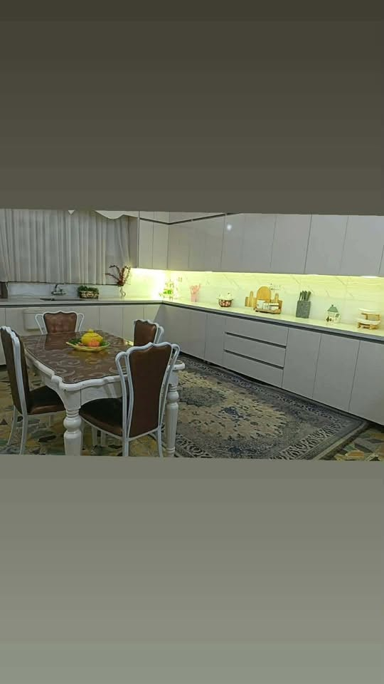 دار للبيع ..داموك الحقوقيين
خلف شارع الصيدلية مساحة 375م للاستفسار والتفاصيل الاتصال بالرقم *********** الحاج ابو اسعد
