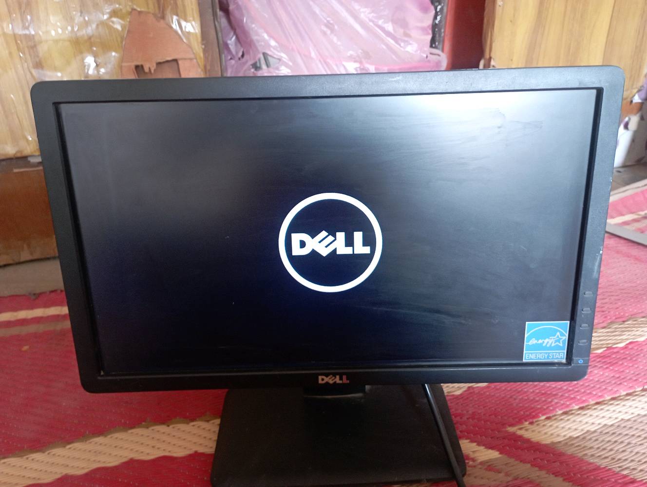 شاشة Dell بحجم 19 إنش بحالة ممتازة ونظيفة جداً
الماركة والموديل: Dell E1912H
حجم الشاشة: 19 إنش (Widescreen)
المنافذ: VGA
الحالة: شغالة 100% بدون أي عيوب، شاشة خالية من الخطوط والنقاط الميتة.
الاستخدام: تفيد جداً للمكاتب، منظومات كاميرات المراقبة (DVR)، أو أجهزة الكمبيوتر الشخصي.
السعر:50.000 دينار عراقي (قابل للتفاوض البسيط).
المكان: كربلاء 
رقم هاتف *********** بس واتساب للتواصل