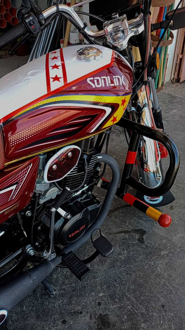 السلام عليكم 
للبيع دراجه سونلك محرك زنجيل 200cc
موديل 25
وياه سويجات2
بصمات2
ورقة عاديه
مكفوله من كلشي 
ماشيه4650 قابله لزياده
التواصل (***********)
