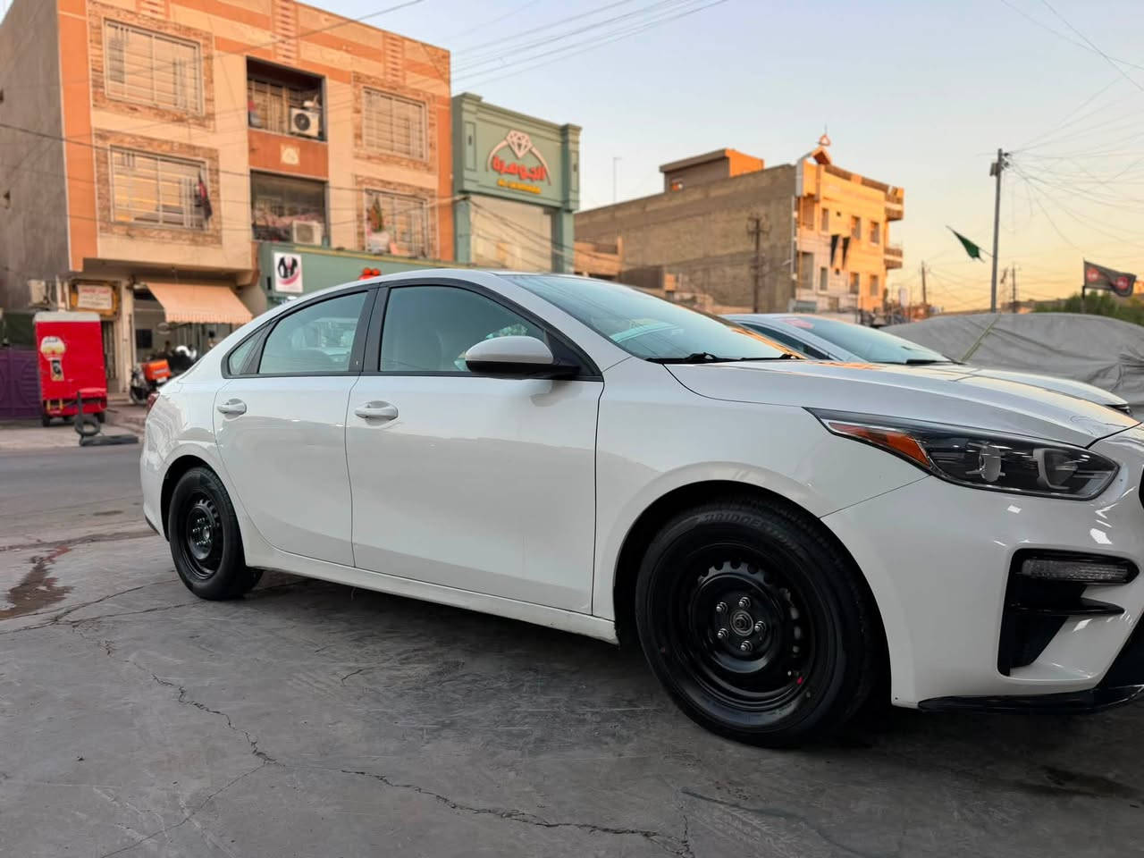 فورتي 2019 وارد امريكي حادث دعامية فقط بس بيها طخات صغيره هنا صارت موضح كلشي بالصور رقم بغداد ماشية 51 الف 

مسويلها ادامة قبل اشهر بلكات تخم جدد اصلي وزوج تايرات ياباني ونوزلات جدد اصلي بيها بعد كم ملاحضة بس ابيعلك على وضعها تجي تفحص وتشوف للاستفسار اتصال *********** السعر 113 بيها مجال للطيبين
