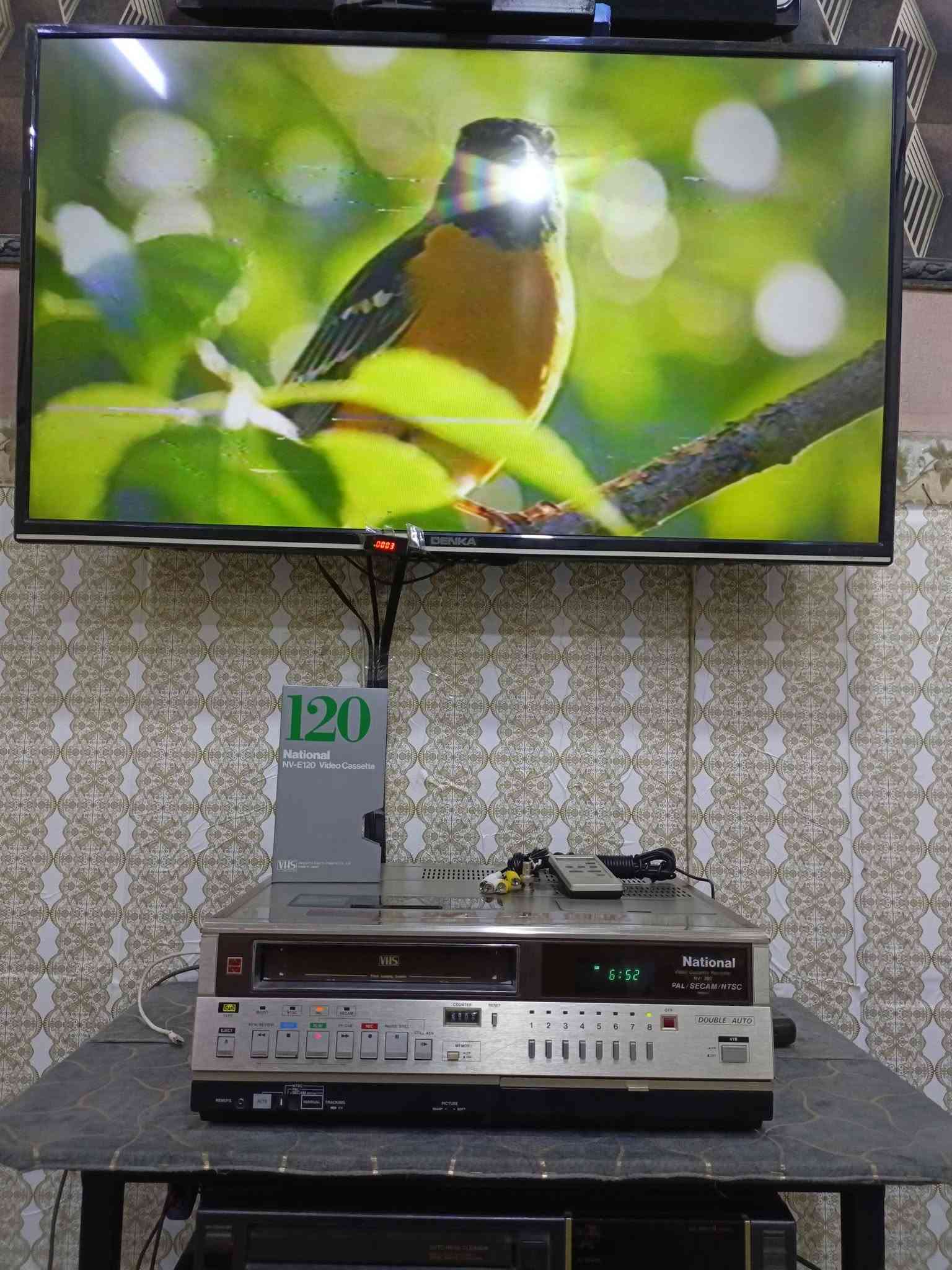 للبيع 
جهاز فديو (Natioanal-NV-390)
ياباني المنشأ إستيراد مؤسسه بدايه الثمانينات.3 أنظمه .. نظافه عاليه جدا مقارب للجديد بلاد وضع شركه شغال وبحاله ممتازه خالي من التصليح والعيوب نهائيا
للاستفسار (***********) متواجد واتساب ماسنجر.. يوجد توصيل 
((السعر مراسله الصفحه))

