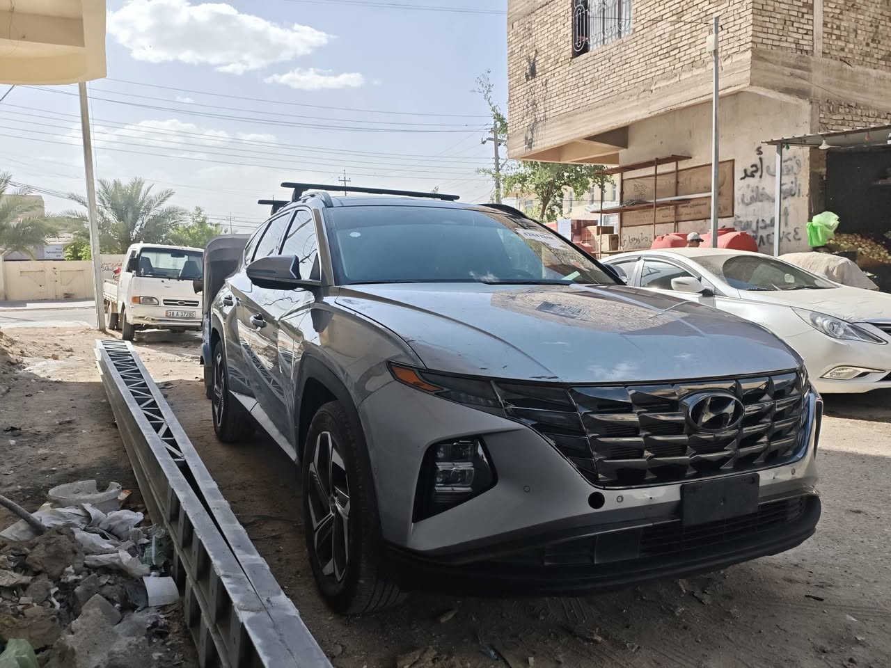السلام عليكم 
Hyundai Tucson 2024 
للبيع 
رقم بابل 
فول مواصفات واحد على واحد 
تحديد مسار
 تدفئة كشنات امامي خلفي 
تبريد كشنات امامي 
كامرات 360 
قيادة ذاتية 
تقديم و تأخير بالبصمة 
بنوراما 
داخل ابيض 
ركن آلي 
بدون صبغ ضرر فقط بنيد و رجع على البارد و على حالة بدون قطرة صبغ 
بدون دواخل ممشاها 30 الف كيلو  
***********
مكان بابل حلة
