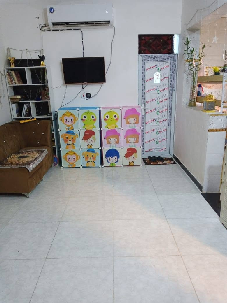 *للبيع دار في البصرة - الجزيرة باب الهوى* 🏠

*المواصفات:*
- *المساحة*: 140 متر
- *الغرف*: غرفتين
- *الاستقبال*: صالة + استقبال منفصل
- *المطبخ*: موجود
- *الصحيات*: صحيات داخل وخارج 
- *الكراج*: كراج للسيارة
- *الموقع*: البصرة - الجزيرة - باب الهوى - قرب المتنقلة. موقع حيوي وقريب من الخدمات

*للمعلومات والسعر*: 72
*عقارات أبو حسن الربيعي*  
*للتواصل*: *********** شط العرب, البصرة
