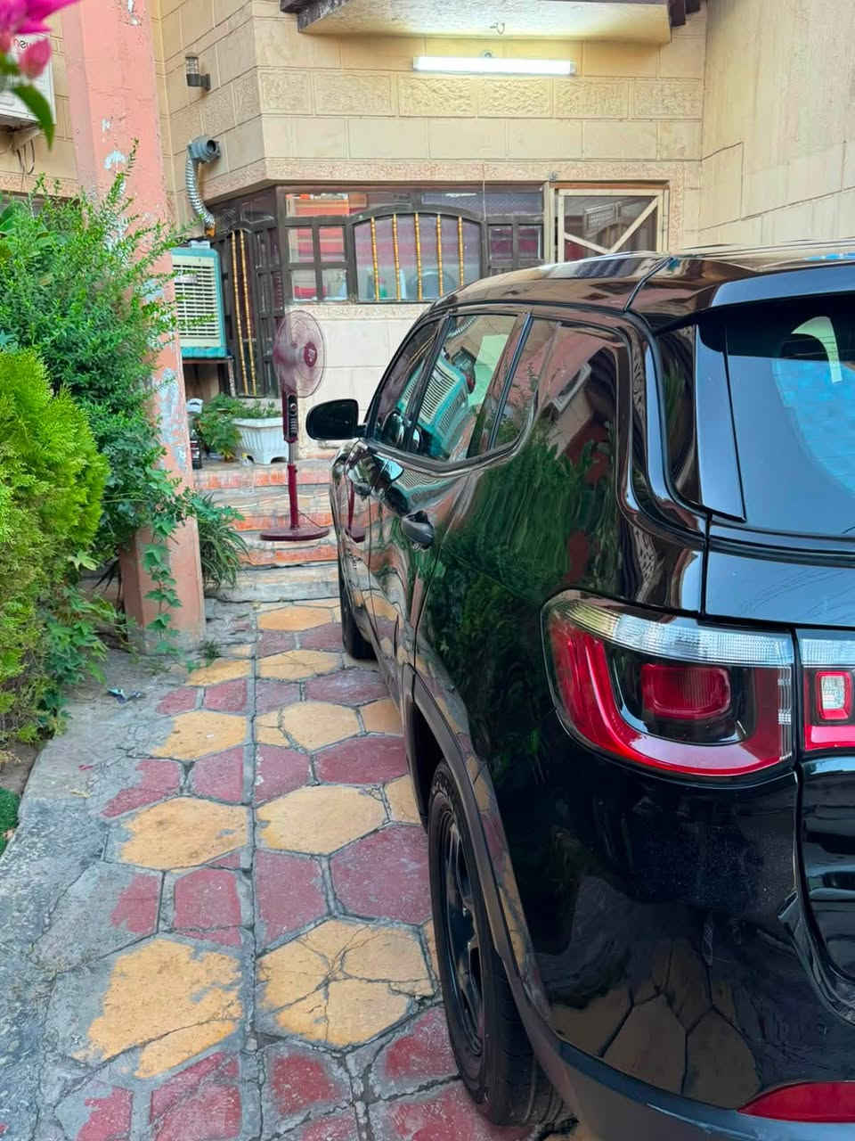 جيب كومباس 2018اقساط مقدم ٦٠ وبشهر ٤ 
علق وتجيك التفاصيل ع خاص او اتصال بالرقم 
***********

رقم بغداد 

محرك 2400 

دواخل جلد 

ويل اسود 

ماشبه 60 الف 

شاشه كبيره
مود داريف 
كشن كهربائي

