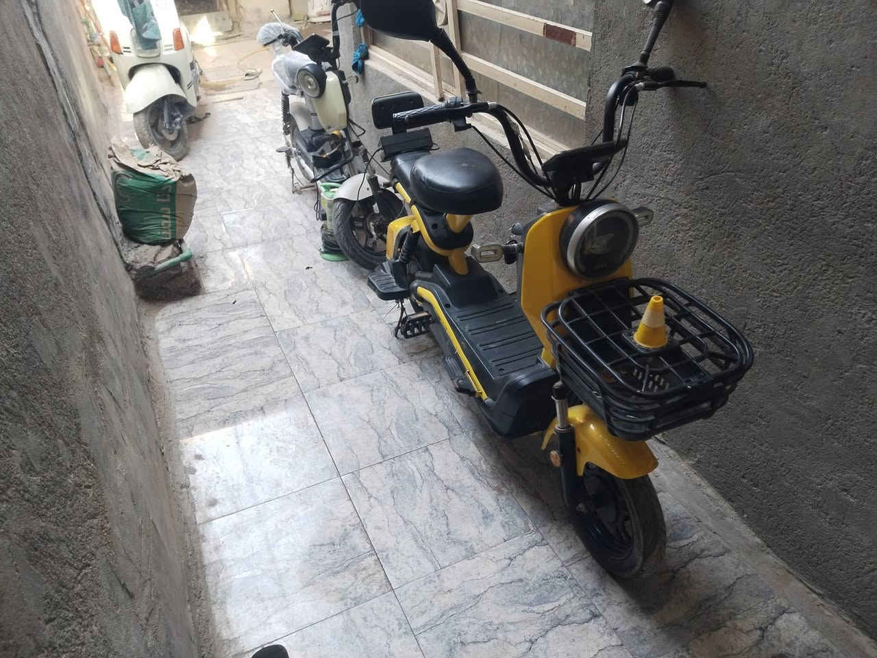 السلام عليكم باسكل شحن للبيع جديد وبطارياته جديد كهربائياته كله شغاله ماناقصه برغي المكان كربلاء حي النضال قرب المصطوصف السعر 275وبي مجال اتصال ***********
