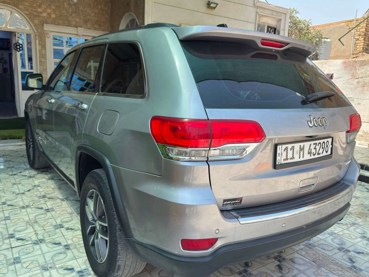 سلام عليكم جيب موديل ٢٠١٧ امريكي سياره فول موصفات واحد على واحد فتحتين جنطه شفط رقم بغداد بسمي دولي سياره بيها جاملغ امامي صبغ  فقط بدون رباك كلها سليمه سياره بيها هواي موصفات سعر ٢٠٥وبيها مجال مكان سياره بابل الشوملي الاستفسار اكثر اتصل على رقم ***********
