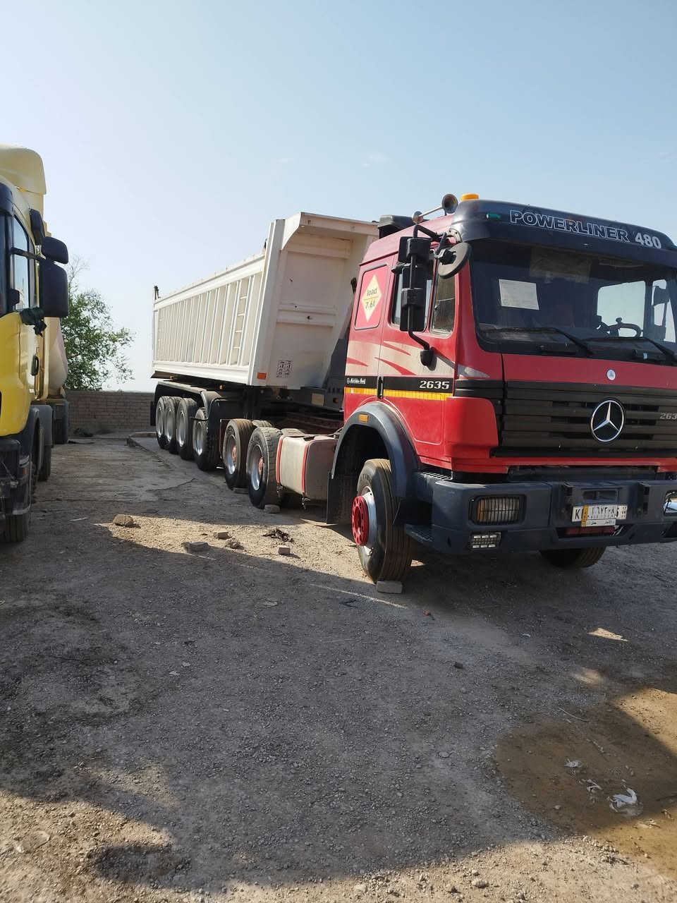 سلام عليكم سياره للبيع مديل 95 مكينه 44 ستندر لا تنقي ولا بخار كير 160 مجموعه جيف رباط 24 عدل عربانه ابو حيدر  مكان سياره  ذي قار ***********
