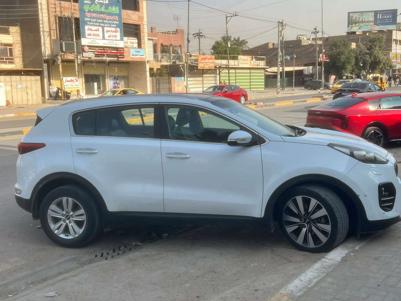 للبيع كيا سبورتج ٢٠١٧ خليجي دوش بيها طخة بالدوسة جوا الباب الخلفي والباب نفسه مفتوح مطبك وراجع نفس الباب 
بسعر ١٥٠ وبيها مجال 
مكاني بغداد الدورة 
***********
